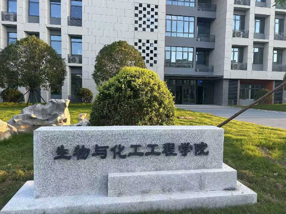 山丹县扬州职业大学体育场高杆灯项目